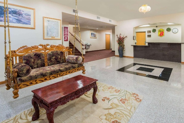 Super 8 by Wyndham Salina Main image